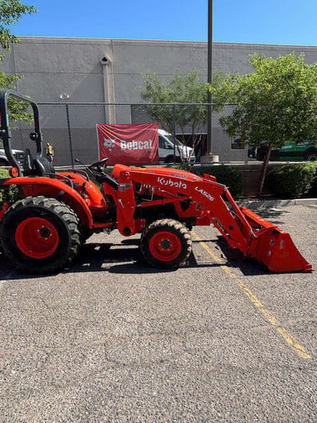 Kubota L3902 Equipment Image0