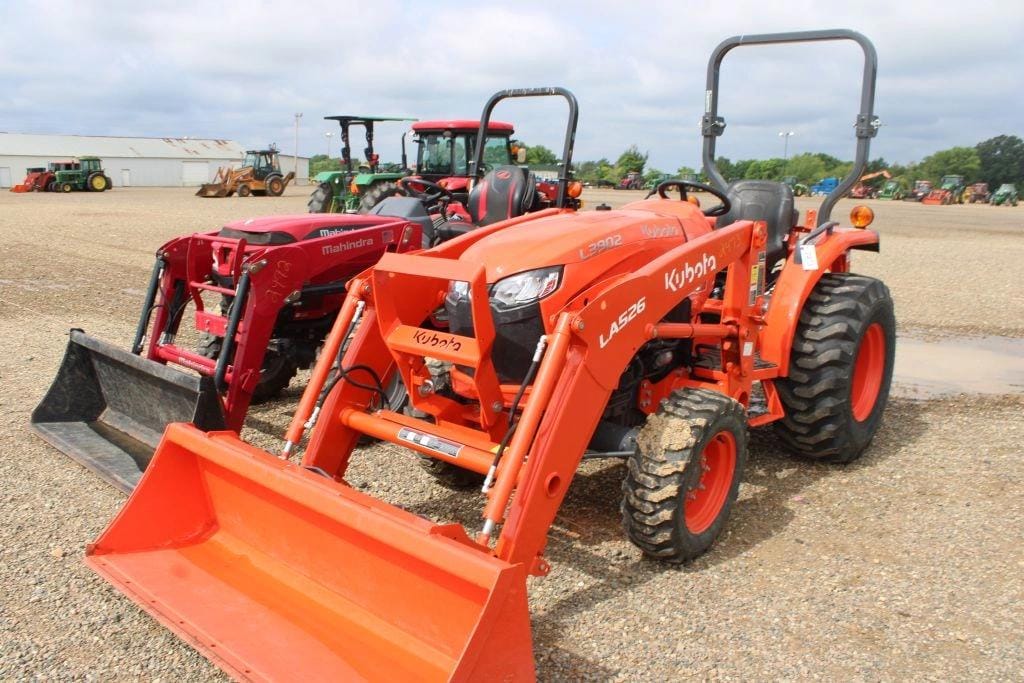 Kubota L3902 Equipment Image0