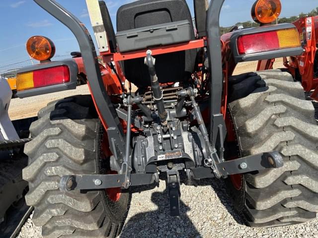 Image of Kubota L3902 equipment image 4