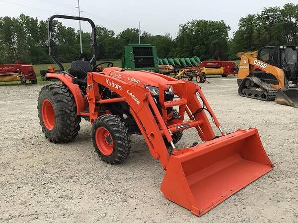 Image of Kubota L3902 Primary image