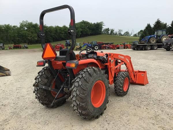 Image of Kubota L3902 equipment image 4