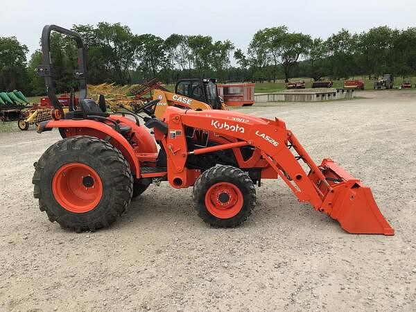 Image of Kubota L3902 equipment image 2