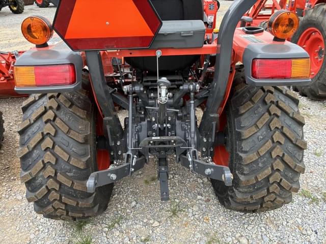 Image of Kubota L3902 equipment image 4
