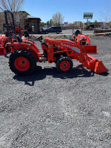 Kubota L3902 Equipment Image0