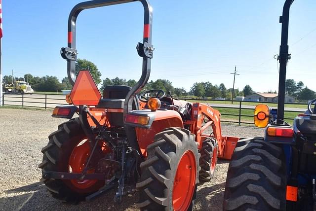 Image of Kubota L3902 equipment image 2