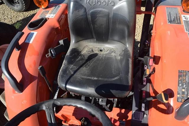 Image of Kubota L3902 equipment image 4