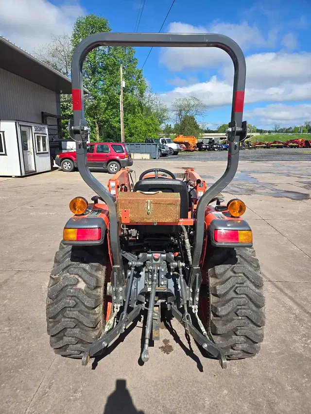Image of Kubota L3902DT equipment image 3