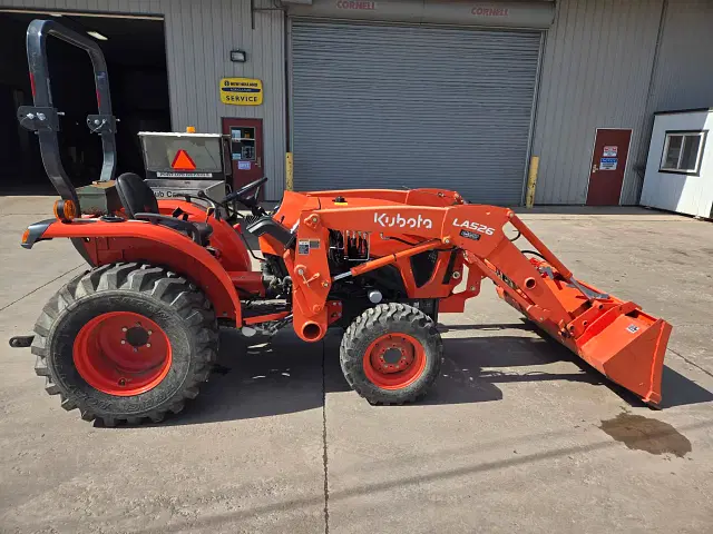Image of Kubota L3902DT equipment image 1