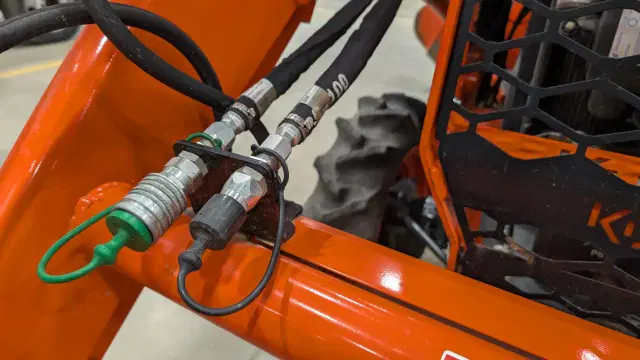 Image of Kubota L3902DT equipment image 4