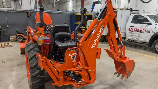Image of Kubota L3902DT equipment image 3