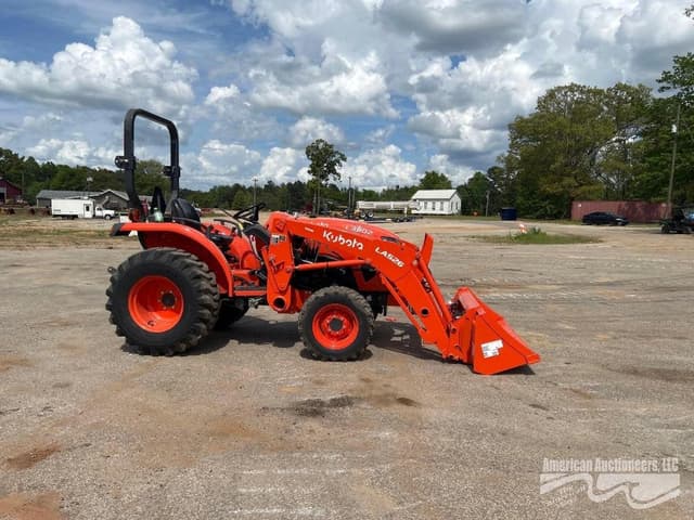 Image of Kubota L3902DT equipment image 3