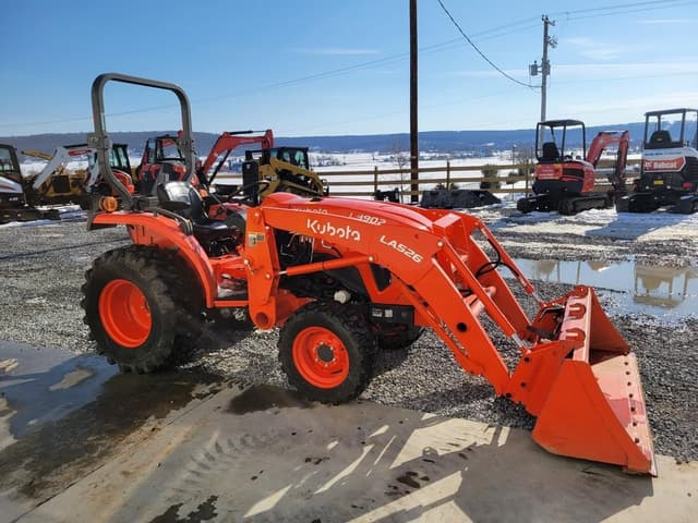 Image of Kubota L3902HST equipment image 4