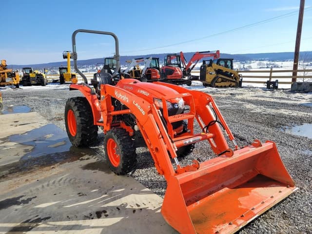 Image of Kubota L3902HST equipment image 3