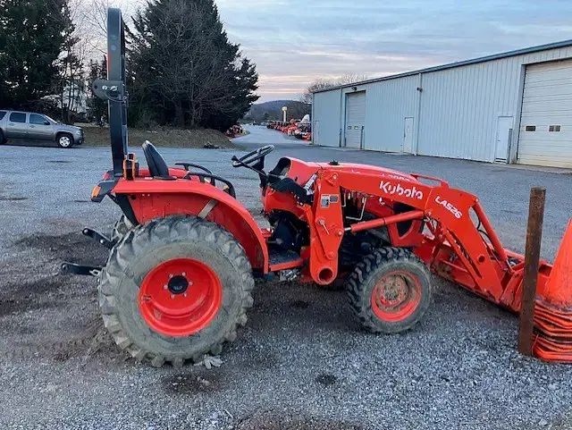 Image of Kubota L3902HST equipment image 4