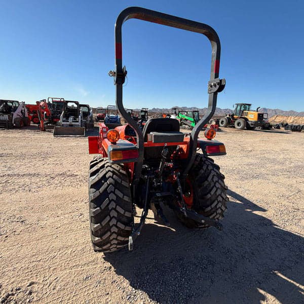 Image of Kubota L3902 equipment image 3