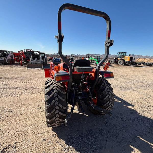 Image of Kubota L3902HST equipment image 3