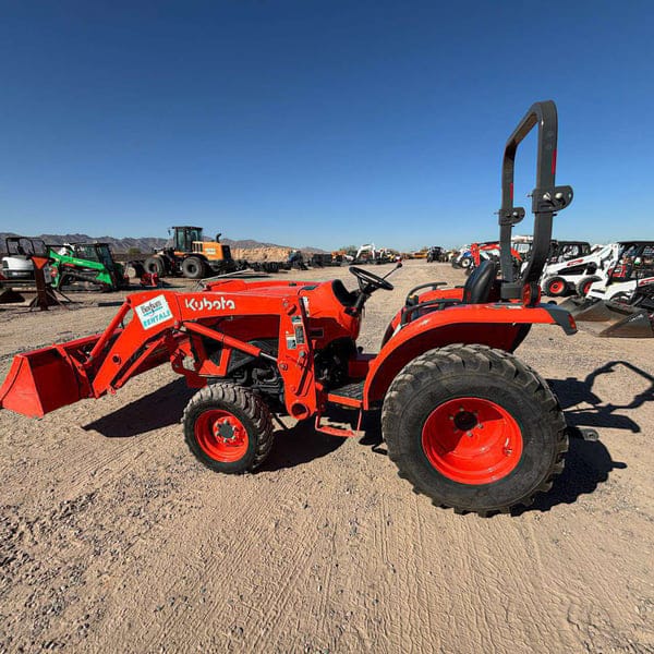 Kubota L3902 Equipment Image0