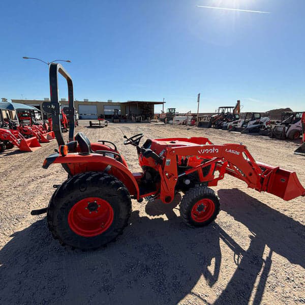 Image of Kubota L3902 equipment image 1