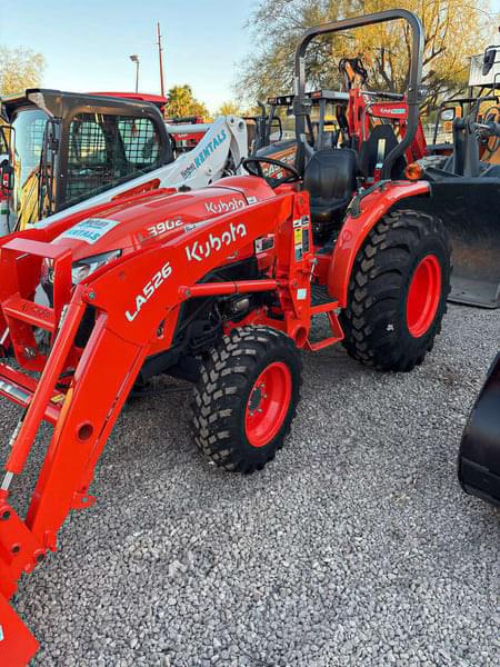 Image of Kubota L3902 equipment image 4