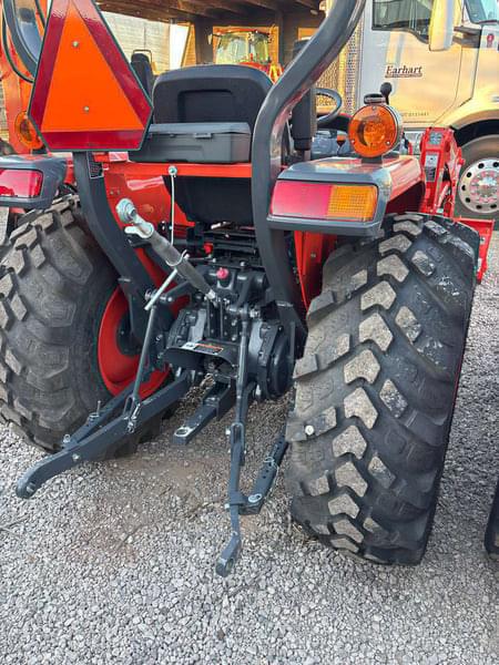 Image of Kubota L3902 equipment image 3