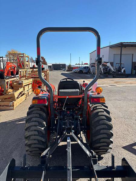 Image of Kubota L3902HST equipment image 3