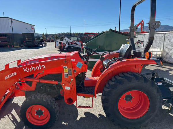 Kubota L3902 Equipment Image0