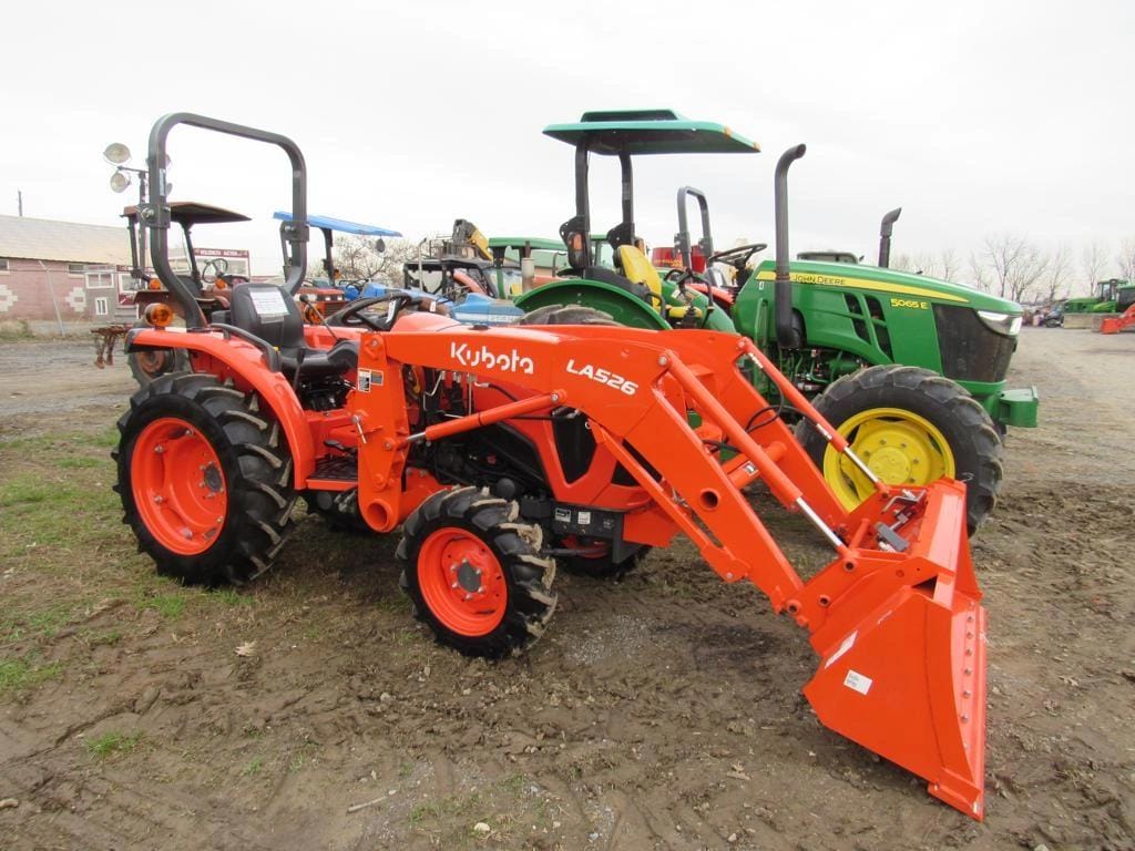 Main image Kubota L3902HST