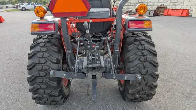 Image of Kubota L3902HST equipment image 3