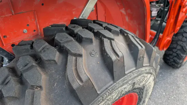 Image of Kubota L3902HST equipment image 2