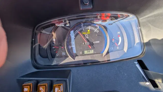 Image of Kubota L3902HST equipment image 3