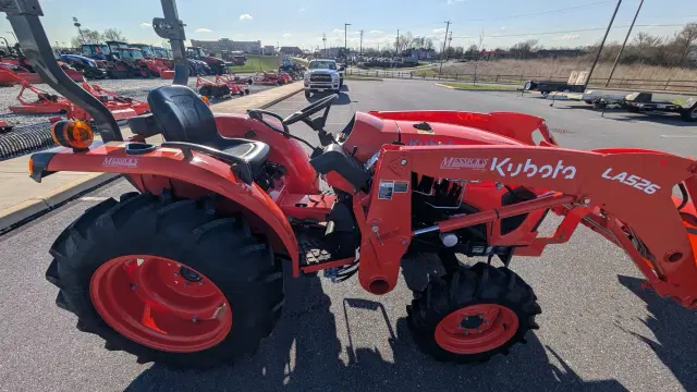 Image of Kubota L3902HST equipment image 2