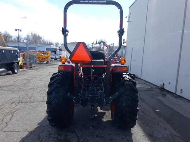 Image of Kubota L3902HST equipment image 4