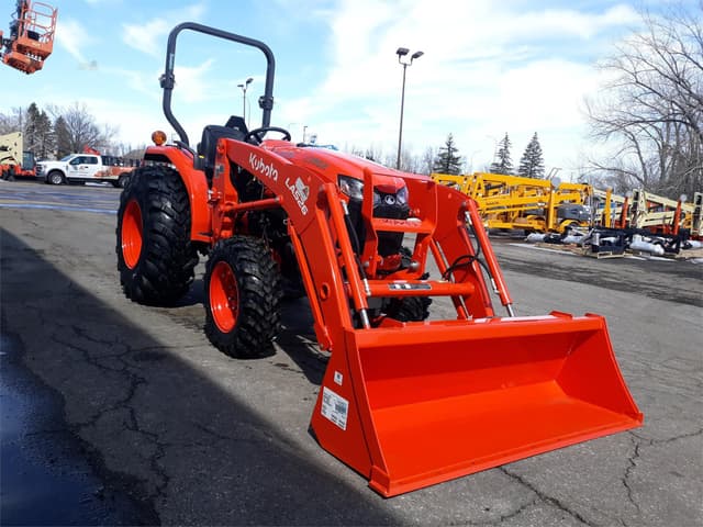 Image of Kubota L3902HST equipment image 2
