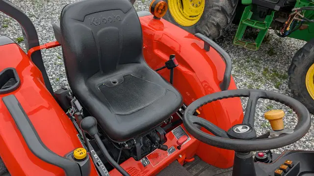 Image of Kubota L3902HST equipment image 2