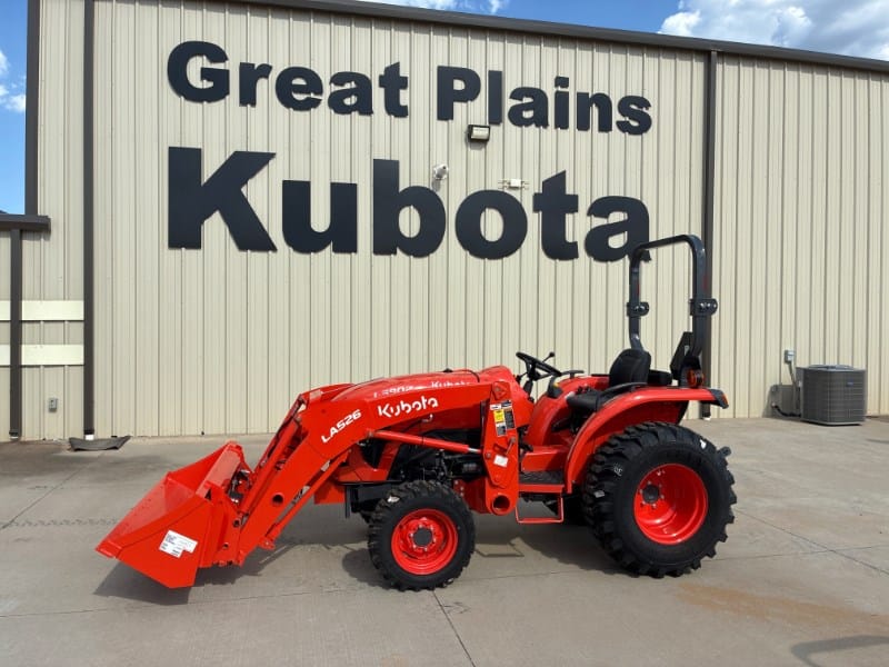 Kubota L3902HST Equipment Image0