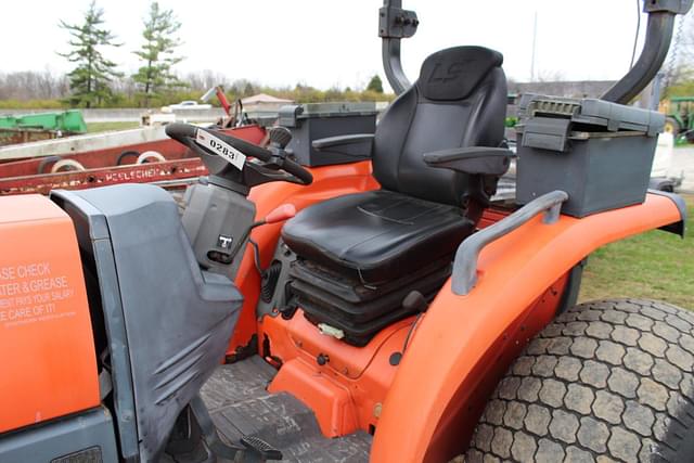 Image of Kubota L3940 equipment image 4