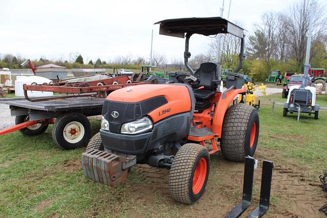 Image of Kubota L3940 equipment image 1