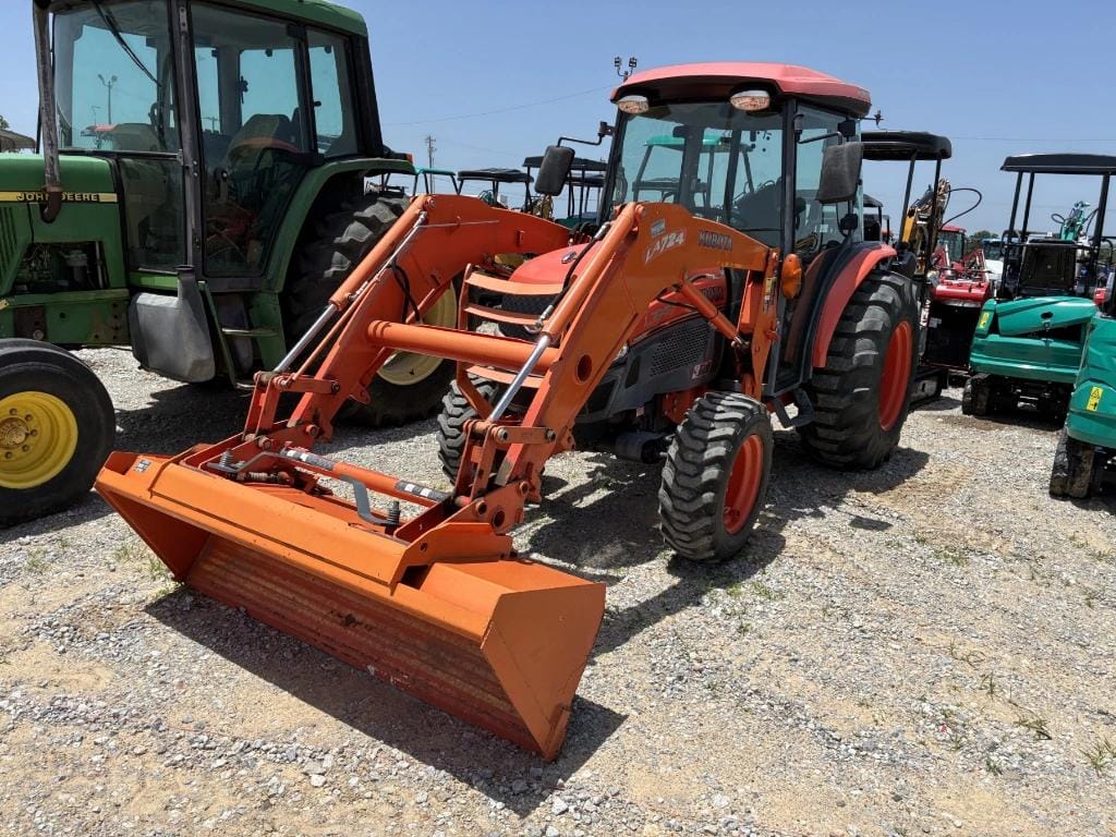 Kubota L3940 Equipment Image0