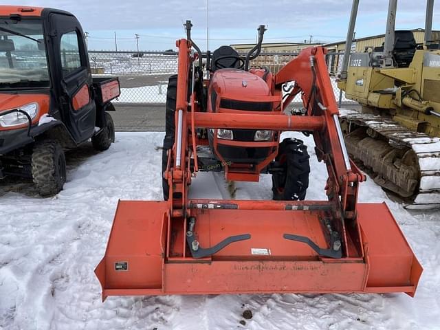 Image of Kubota L3940 equipment image 2