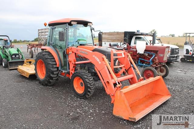 Image of Kubota L3940 equipment image 1