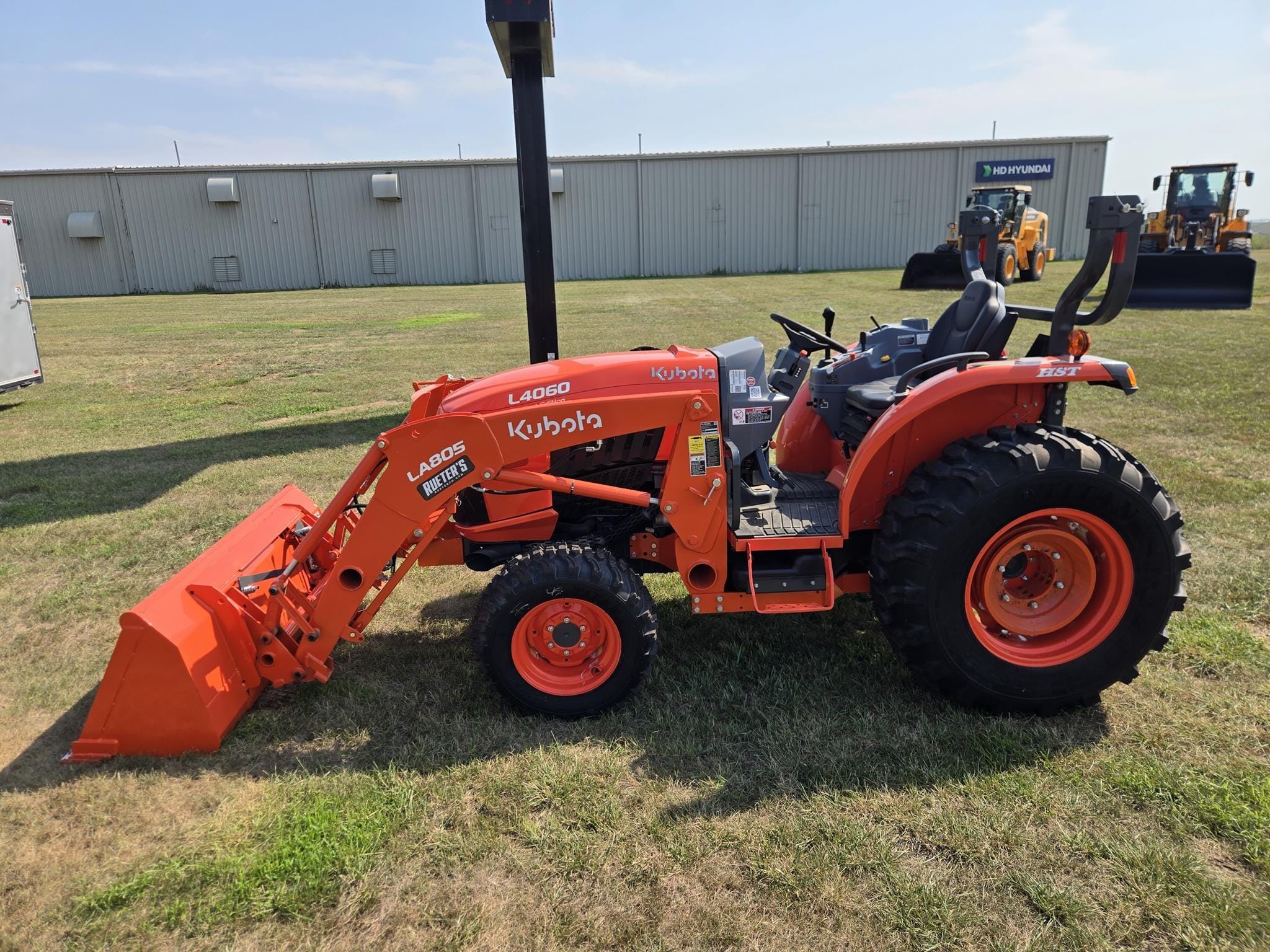 Kubota L4060HST Equipment Image0