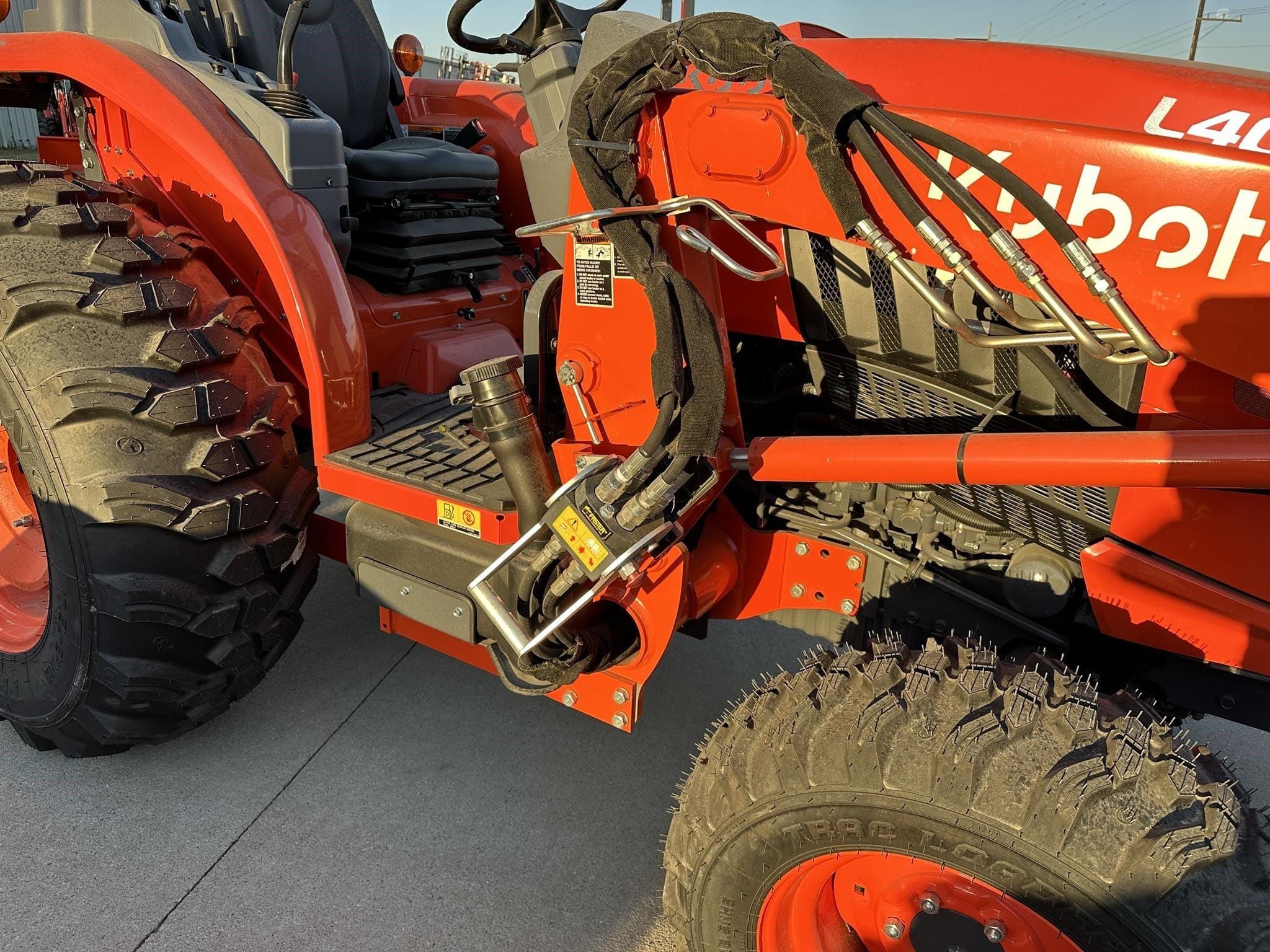 Kubota L4060HST Equipment Image0
