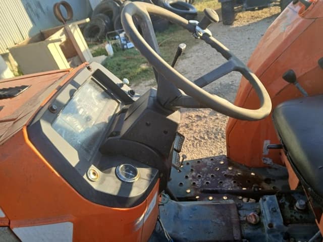 Image of Kubota L4150 equipment image 4