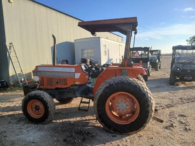 Image of Kubota L4150 equipment image 2