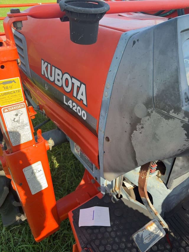 Image of Kubota L4200 equipment image 1