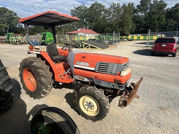 Image of Kubota L4200 equipment image 4