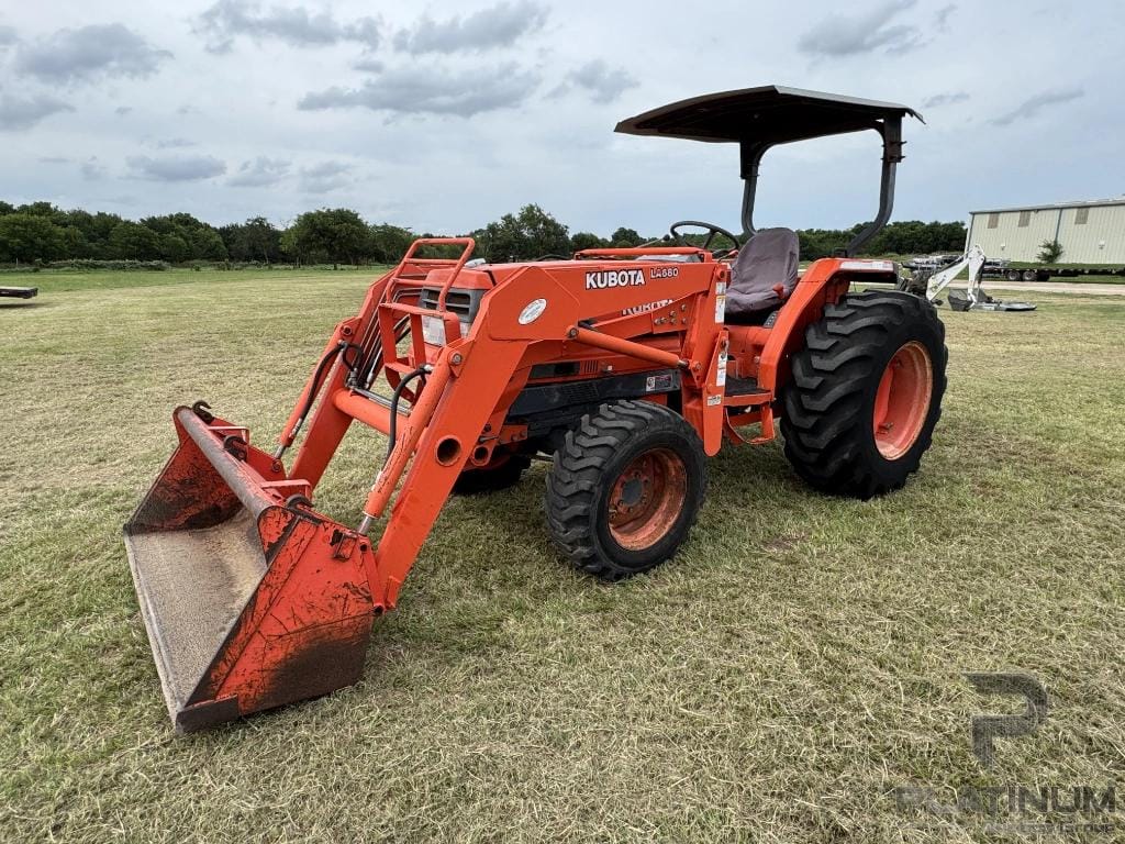Kubota L4200 Equipment Image0