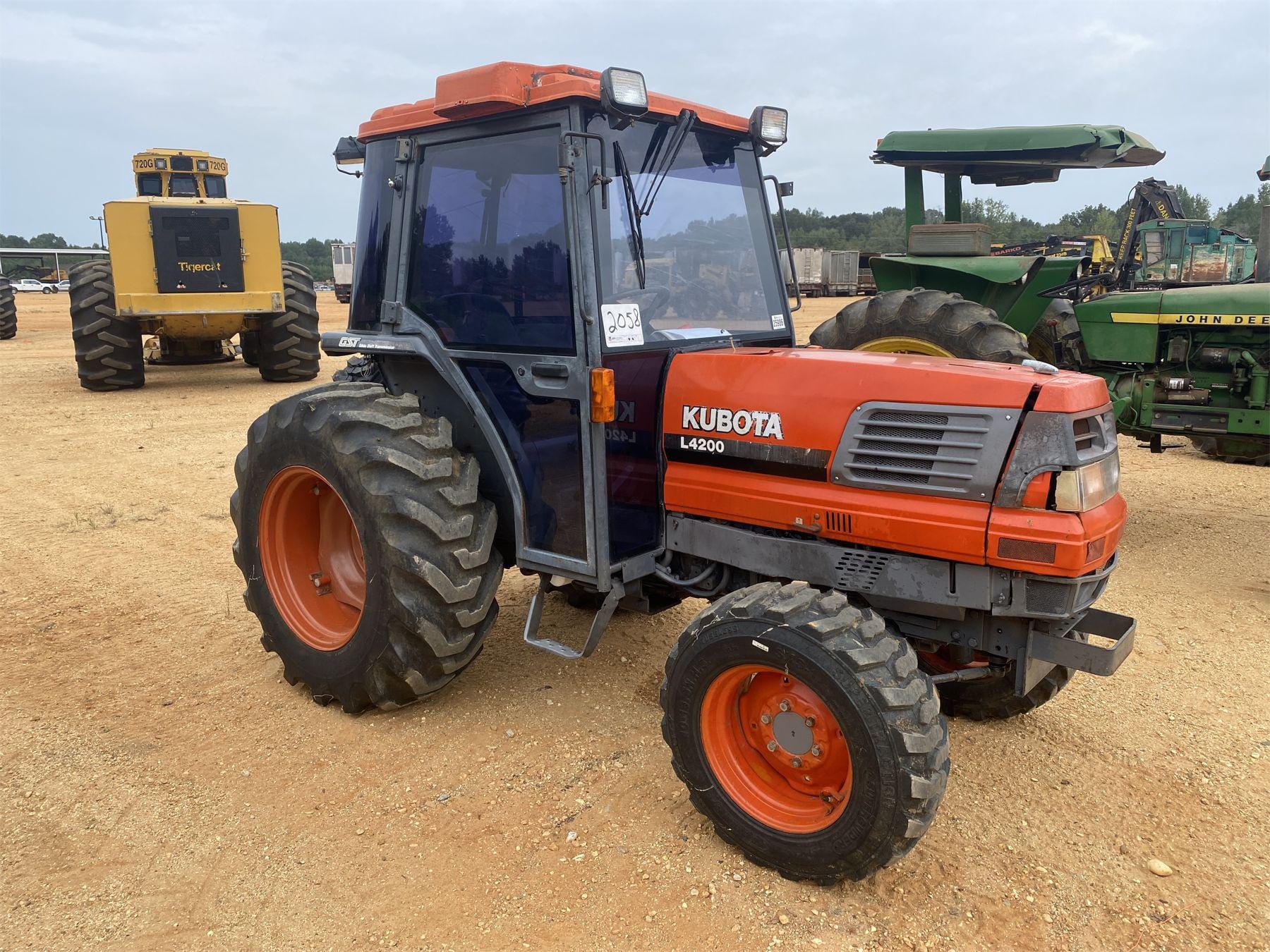 Main image Kubota L4200