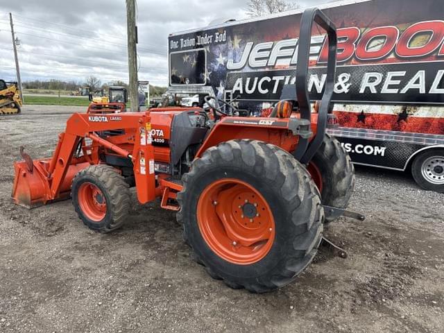 Image of Kubota L4200 equipment image 1