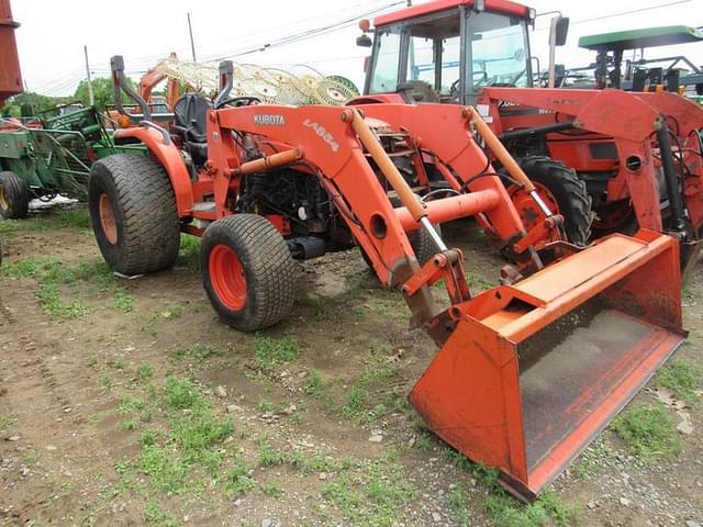 Image of Kubota L4240 equipment image 4